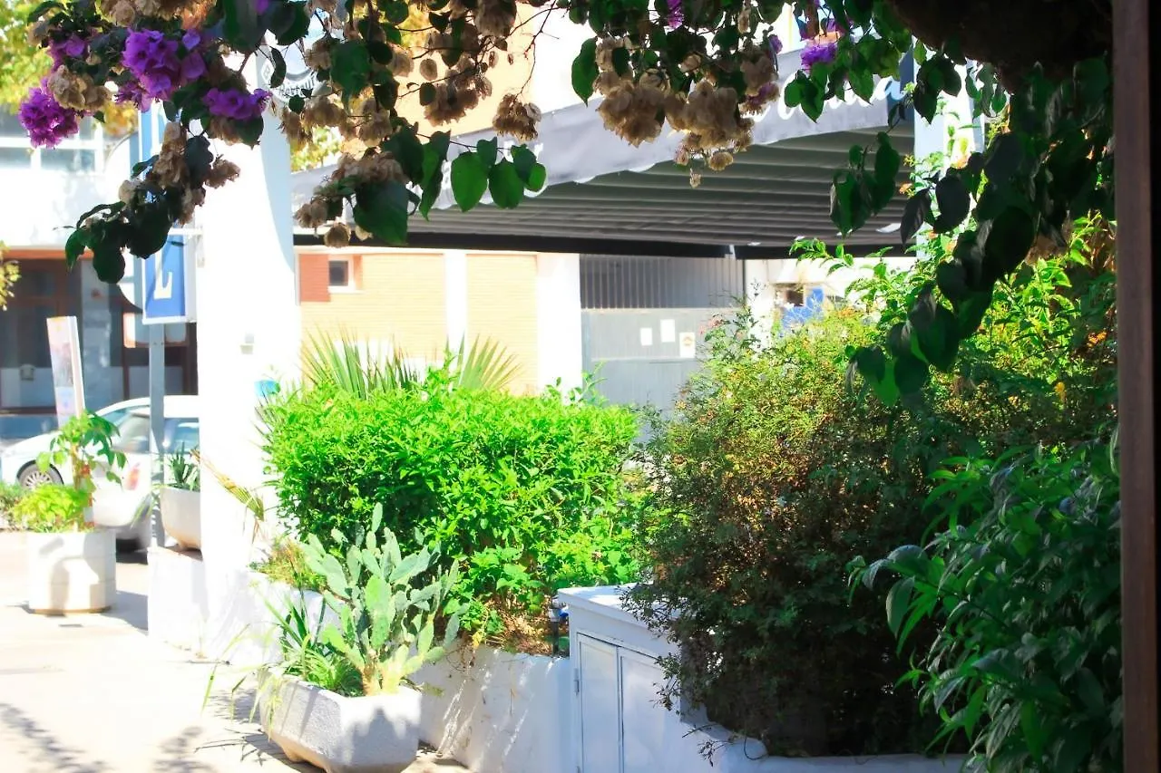 Hotel Patricia Torreguadiaro 2*,  Spain